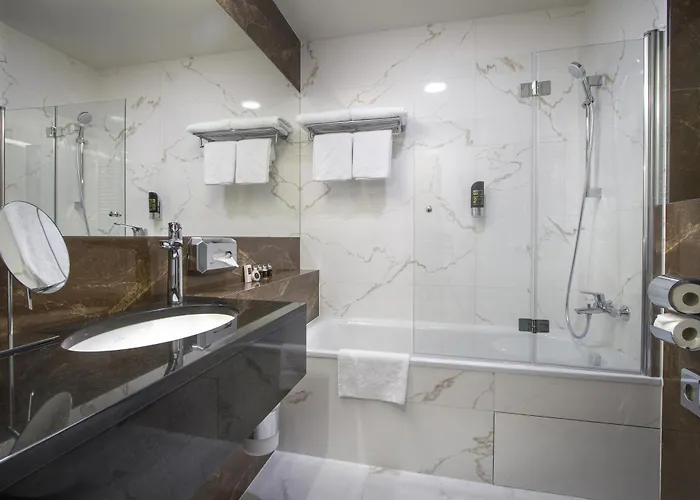 Essence Hotel 4*