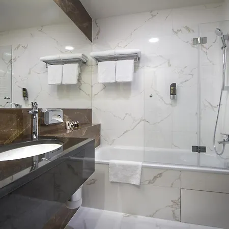 Essence Hotel 4*